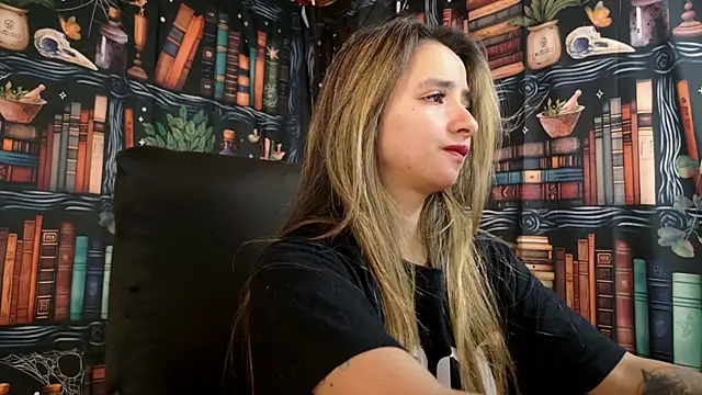 Snapshot of julietta___jackson chatting on February 2025 08:37:01 PM julietta jackson online show from February 2025 08:37:01 PM