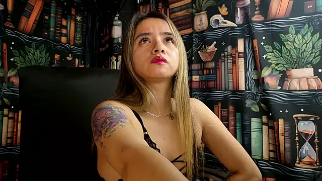 Snapshot of julietta___jackson chatting on February 2025 08:03:01 PM julietta jackson online show from February 2025 08:03:01 PM