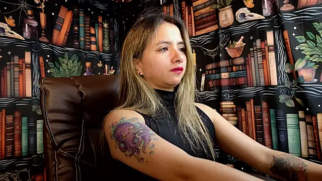 Snapshot of julietta___jackson chatting on March 2025 08:18:02 PM julietta jackson online show from March 2025 08:18:02 PM