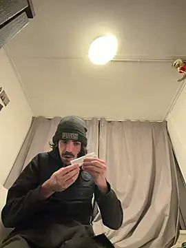 wolfwhite95 online show from November 2025 12:32:01 AM