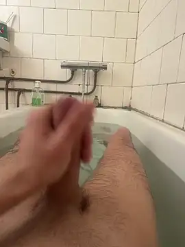 wolfwhite95 online show from February 2026 10:44:02 AM