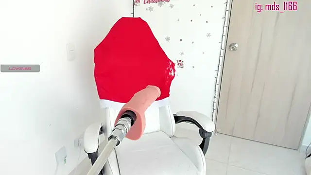 Snapshot of Mia_adams66 chatting on January 2025 06:52:01 PM Mia adams66 online show from January 2025 06:52:01 PM