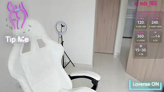 Snapshot of Mia_adams66 chatting on January 2025 05:46:01 PM Mia adams66 online show from January 2025 05:46:01 PM