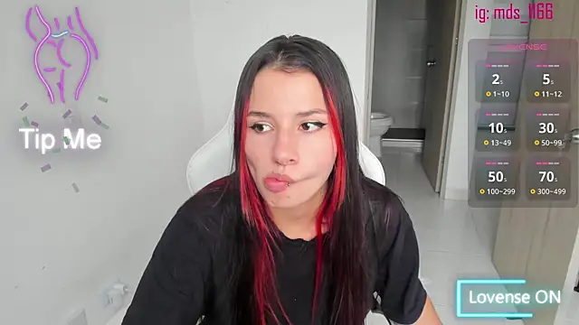 Snapshot of Mia_adams66 chatting on February 2025 09:54:01 PM Mia adams66 online show from February 2025 09:54:01 PM