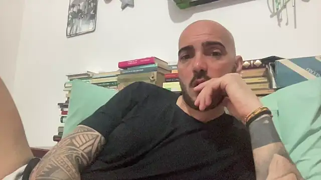 alessandromori91 online show from April 2026 06:55:02 PM