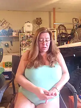 MsShelby40 online show from April 2026 10:43:01 PM