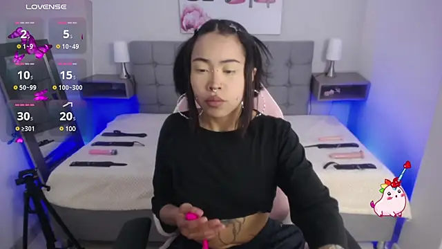 Snapshot of Violetta_Suky chatting on December 2024 01:21:01 PM Violetta Suky online show from December 2024 01:21:01 PM