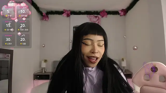 Snapshot of Violetta_Suky chatting on January 2025 01:39:01 PM Violetta Suky online show from January 2025 01:39:01 PM