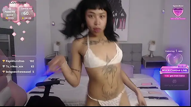 Snapshot of Violetta_Suky chatting on January 2025 04:31:02 PM Violetta Suky online show from January 2025 04:31:02 PM