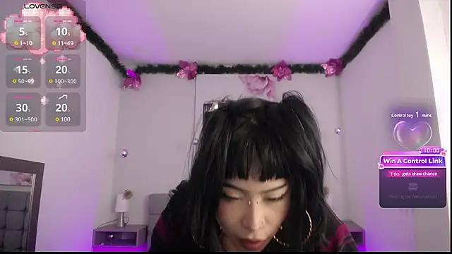 Snapshot of Violetta_Suky chatting on January 2025 01:43:01 PM Violetta Suky online show from January 2025 01:43:01 PM