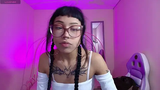 Snapshot of Violetta_Suky chatting on February 2025 01:40:02 PM Violetta Suky online show from February 2025 01:40:02 PM