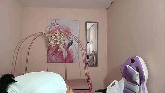 Snapshot of Violetta_Suky chatting on February 2025 01:38:02 PM Violetta Suky online show from February 2025 01:38:02 PM