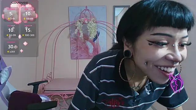 Snapshot of Violetta_Suky chatting on March 2025 01:51:01 PM Violetta Suky online show from March 2025 01:51:01 PM