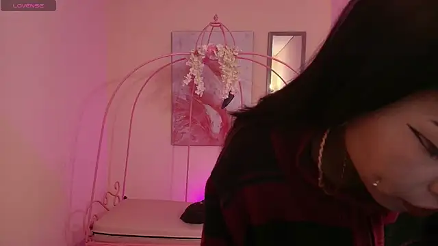 Snapshot of Violetta_Suky chatting on March 2025 01:30:01 PM Violetta Suky online show from March 2025 01:30:01 PM