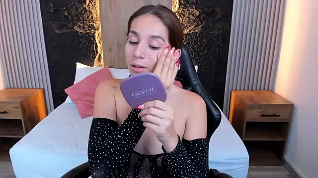 Snapshot of maroly_21 chatting on March 2025 02:01:02 AM maroly 21 online show from March 2025 02:01:02 AM