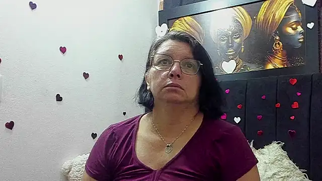 Snapshot of Evaaross_2345 chatting on May 2026 01:40:02 PM Evaaross 2345 online show from May 2026 01:40:02 PM