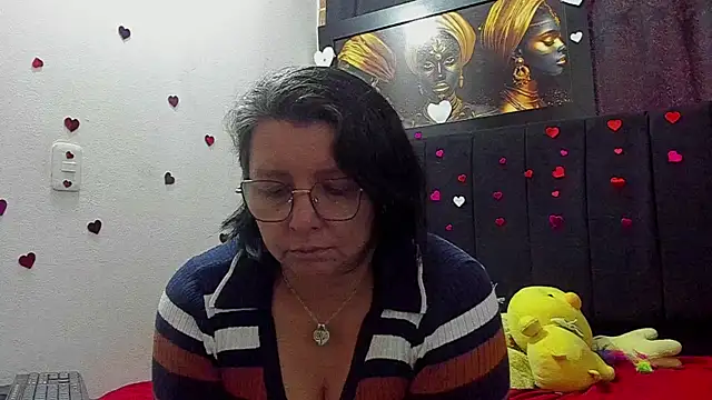 Snapshot of Evaaross_2345 chatting on June 2026 02:17:02 PM Evaaross 2345 online show from June 2026 02:17:02 PM