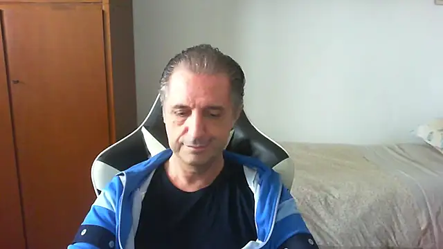 Snapshot of lliuk70mi chatting on May 2026 12:54:02 PM lliuk70mi online show from May 2026 12:54:02 PM