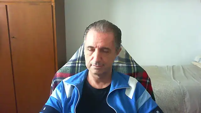 Snapshot of lliuk70mi chatting on May 2026 01:05:01 PM lliuk70mi online show from May 2026 01:05:01 PM