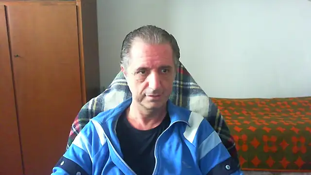 Snapshot of lliuk70mi chatting on May 2026 12:43:01 PM lliuk70mi online show from May 2026 12:43:01 PM