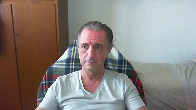 Snapshot of lliuk70mi chatting on May 2026 12:35:02 PM lliuk70mi online show from May 2026 12:35:02 PM