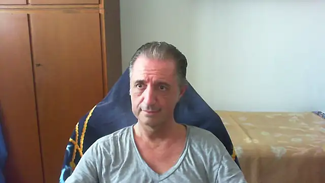 Snapshot of lliuk70mi chatting on May 2026 12:20:01 PM lliuk70mi online show from May 2026 12:20:01 PM