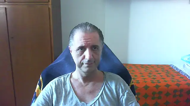 Snapshot of lliuk70mi chatting on May 2026 12:43:02 PM lliuk70mi online show from May 2026 12:43:02 PM