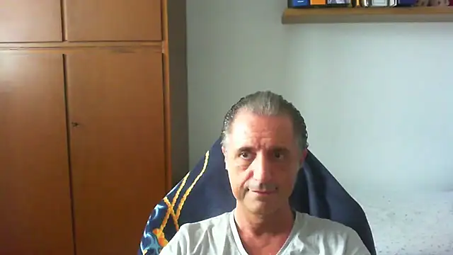 Snapshot of lliuk70mi chatting on June 2026 11:34:01 AM lliuk70mi online show from June 2026 11:34:01 AM