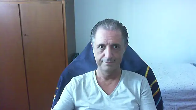 Snapshot of lliuk70mi chatting on June 2026 01:14:01 PM lliuk70mi online show from June 2026 01:14:01 PM