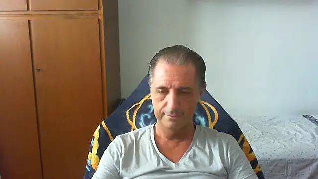 Snapshot of lliuk70mi chatting on June 2026 01:38:02 PM lliuk70mi online show from June 2026 01:38:02 PM