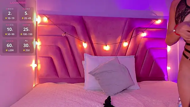 Snapshot of littleebonymommy chatting on October 2025 02:45:01 AM littleebonymommy online show from October 2025 02:45:01 AM