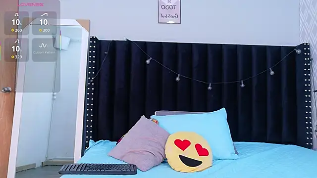 Snapshot of littleebonymommy chatting on November 2025 02:56:02 AM littleebonymommy online show from November 2025 02:56:02 AM