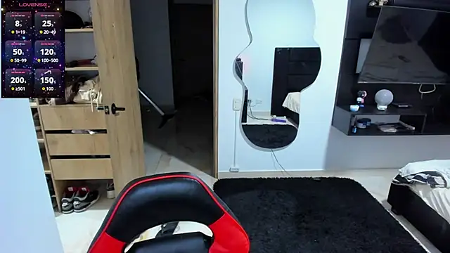 Cristhian Evans online show from October 2025 03:01:02 AM