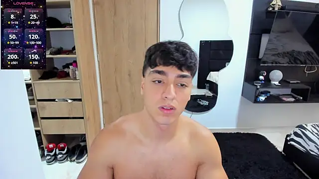 Cristhian Evans online show from October 2025 01:29:02 PM