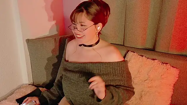 Amoki Uki online show from November 2025 10:21:02 PM