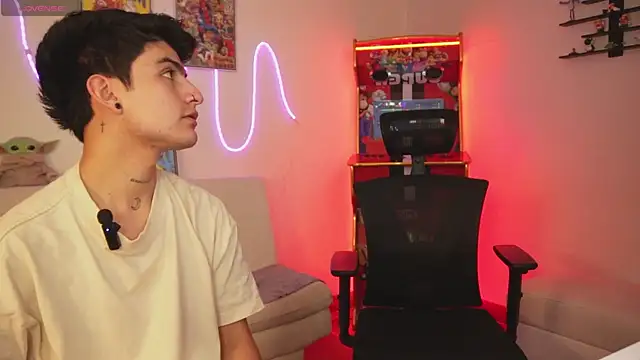 tommy and sophie online show from April 2026 06:23:01 PM