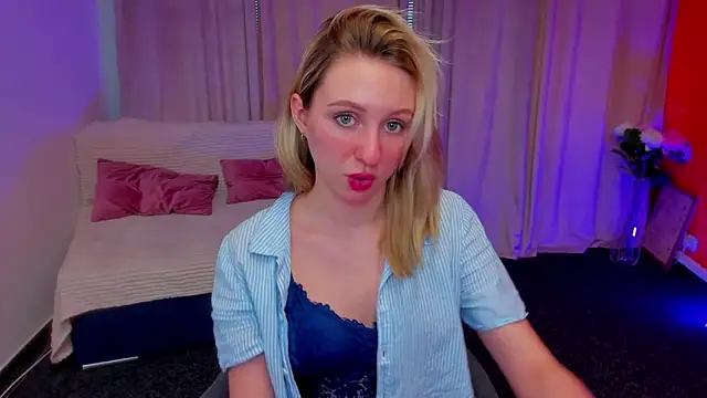 Lia Bloom  online show from March 2025 12:02:02 PM