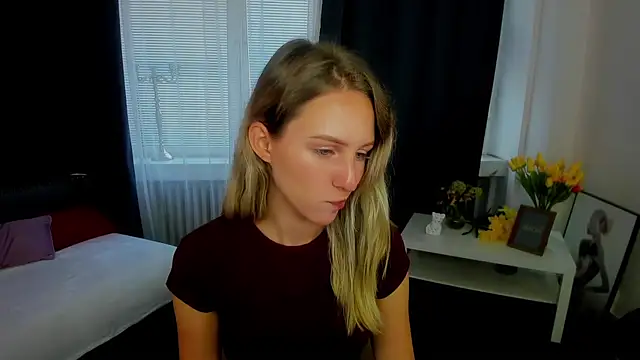 Lia Bloom  online show from September 2025 08:36:02 AM