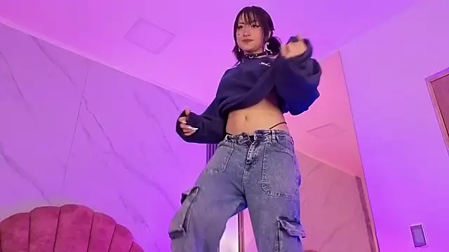 Layla Cullen online show from September 2025 07:02:02 PM
