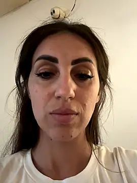 EmaSkyes online show from September 2025 10:06:01 AM