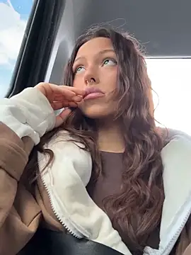 Snapshot of Leila_Brooklyn chatting on April 2026 08:06:01 AM Leila Brooklyn online show from April 2026 08:06:01 AM