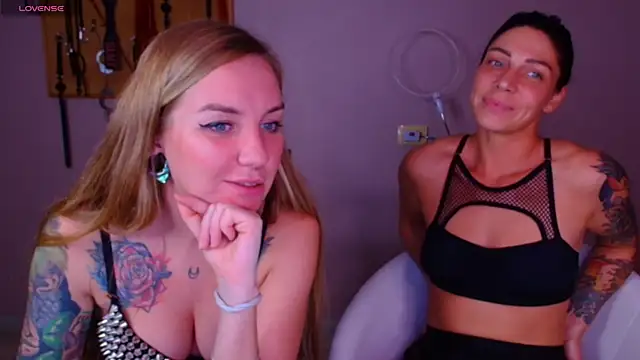 Carrie Moonshine online show from October 2025 08:28:02 PM