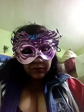 Snapshot of DesiMuffin chatting on December 2024 11:04:01 PM DesiMuffin online show from December 2024 11:04:01 PM