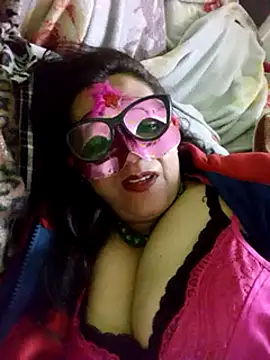 Snapshot of DesiMuffin chatting on February 2025 11:16:02 PM DesiMuffin online show from February 2025 11:16:02 PM