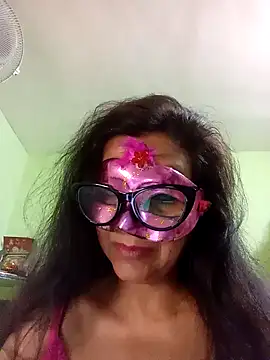 Snapshot of DesiMuffin chatting on February 2025 03:53:02 AM DesiMuffin online show from February 2025 03:53:02 AM