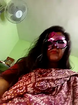 Snapshot of DesiMuffin chatting on February 2025 06:20:01 AM DesiMuffin online show from February 2025 06:20:01 AM
