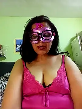 Snapshot of DesiMuffin chatting on February 2025 04:59:02 PM DesiMuffin online show from February 2025 04:59:02 PM