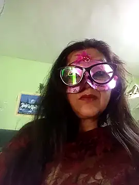 Snapshot of DesiMuffin chatting on February 2025 07:48:02 PM DesiMuffin online show from February 2025 07:48:02 PM