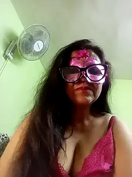 Snapshot of DesiMuffin chatting on February 2025 04:36:02 PM DesiMuffin online show from February 2025 04:36:02 PM