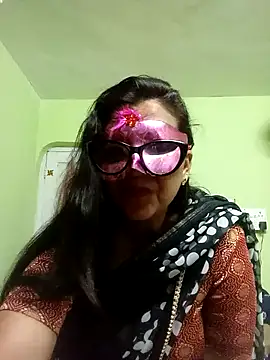 Snapshot of DesiMuffin chatting on February 2025 01:22:01 AM DesiMuffin online show from February 2025 01:22:01 AM